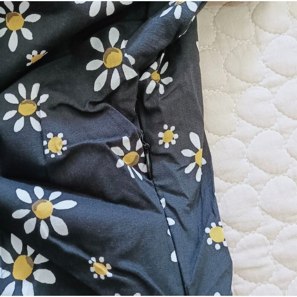 NWOT Daisy Print Dress Size 6 Floral Print Short Sleeve Mini Dress Black - Picture 5 of 7